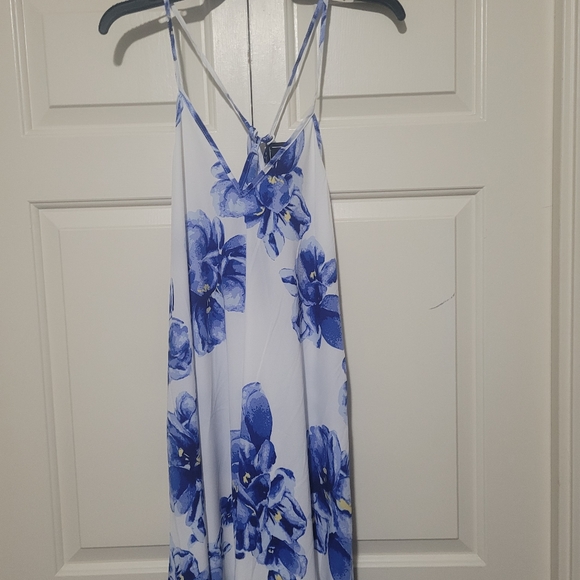 - Asymmetric Hem Floral Print Flowy Dress - Picture 3 of 6